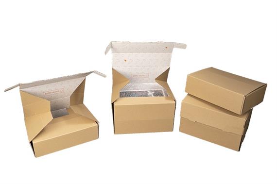 Boite d'expédition double hauteur avec fermetures adhésives aller-retour