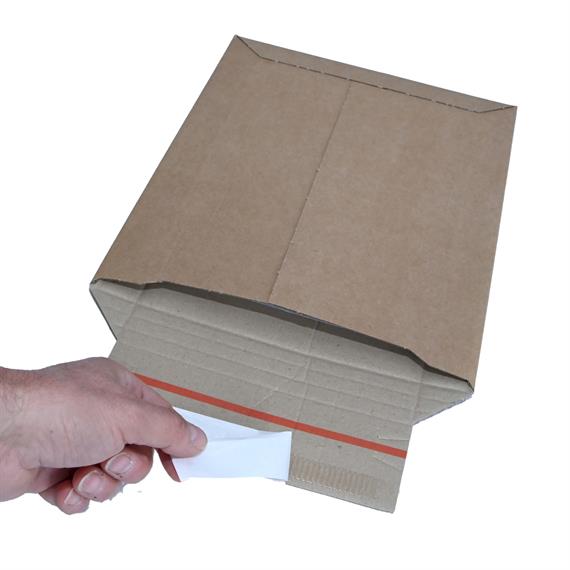 Enveloppe d'expédition en carton micro-cannelure rigide avec rabat adhésif