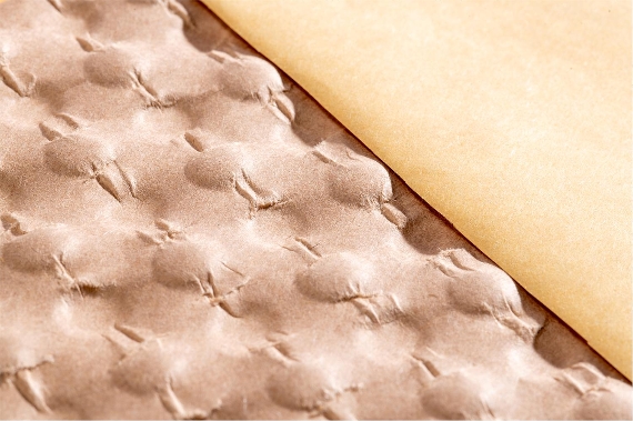 Enveloppe d'expédition matelassée en papier avec rabat adhésif